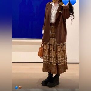 Vintage long skirt. Brown.